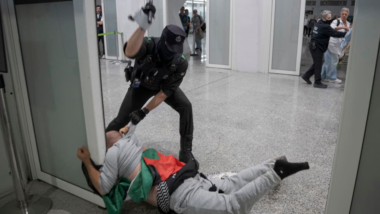 SCANDAL în Spania: Poliția a bătut activiști ai flotilei pentru Gaza. Israelul cere explicații după ce Madrid a condamnat un video al lui Ben-Gvir